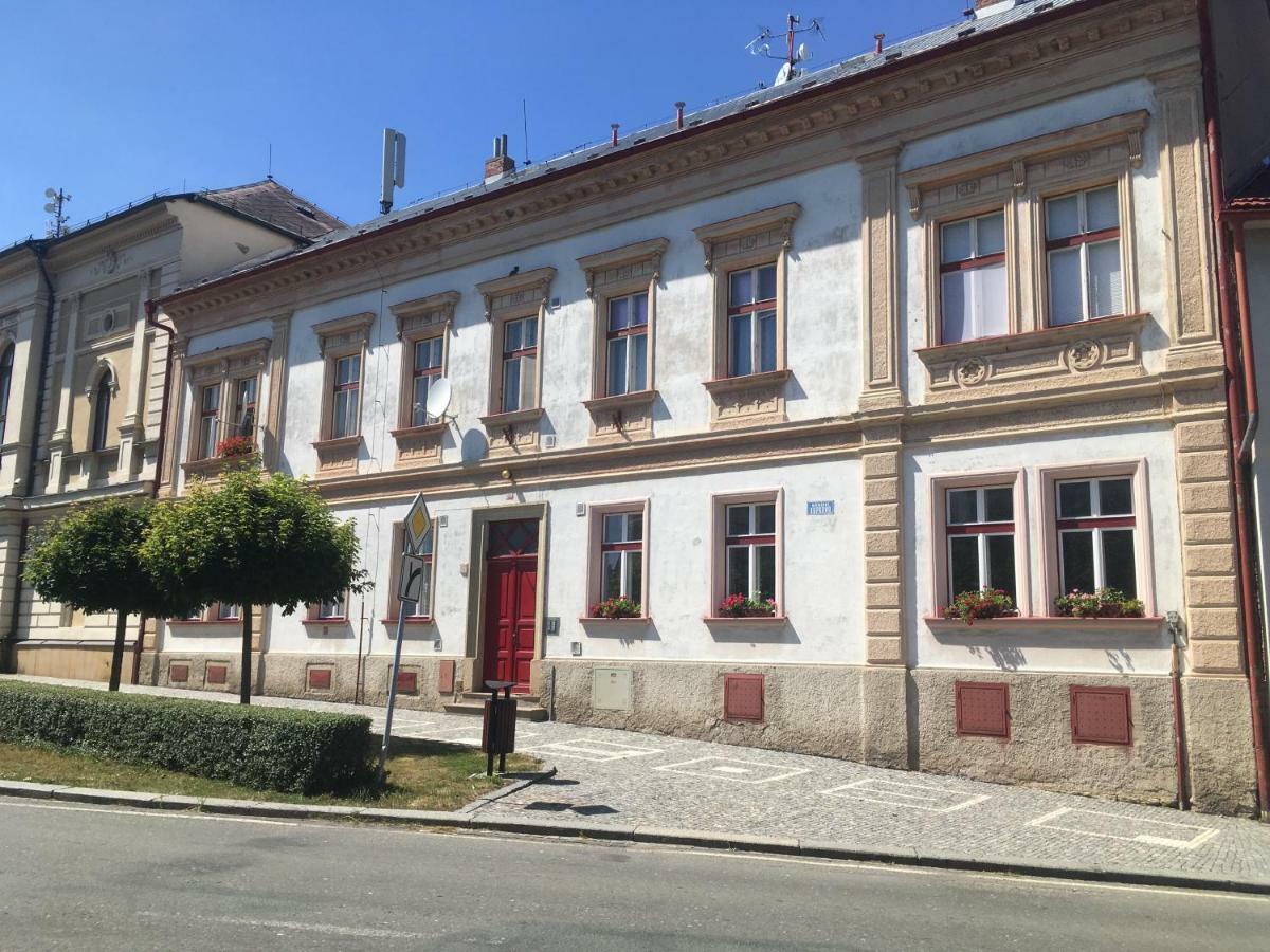 Apartmam Na Namesti II Opocno ภายนอก รูปภาพ